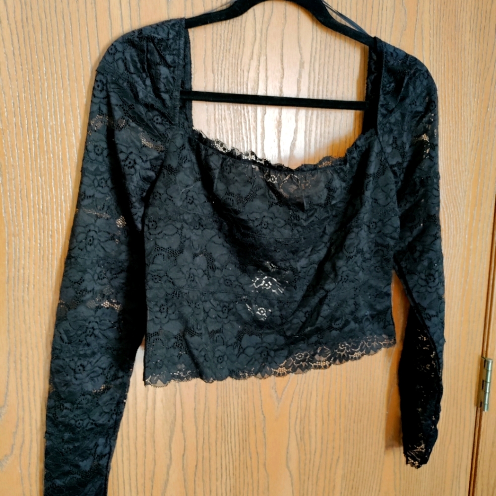 NWT GUESS Lace Long Sleeve Crop Top